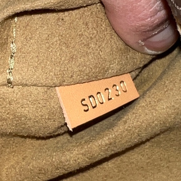 Louis Vuitton Boite Chapeau Souple PM - Picture 13 of 15